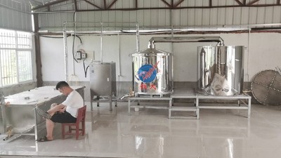 新型釀酒設(shè)備里到底藏著什么秘密，連釀酒老師傅都忙著換？
