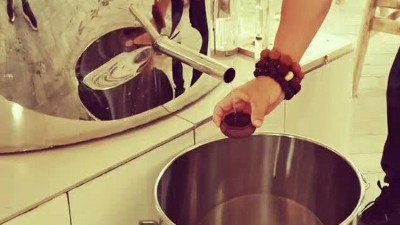 為什么冬季從小型酒廠釀酒設(shè)備蒸出的白酒會發(fā)苦呢？