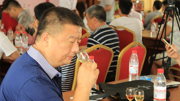 電加熱釀酒設(shè)備：如何通過聞香來鑒別七種陳香老酒？