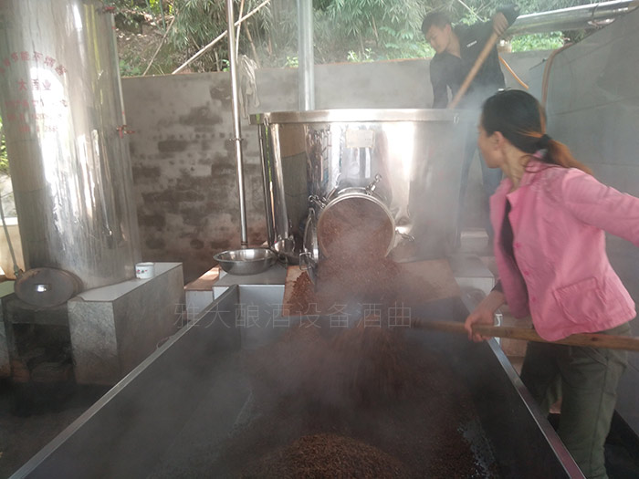 10.23雅大固態(tài)造酒設備