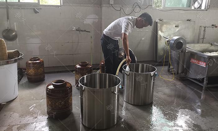 用電加熱釀酒設(shè)備做固態(tài)酒，怎樣做好場地衛(wèi)生？3