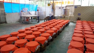 用小型酒廠釀酒設(shè)備開家小酒坊，需要投入哪些成本？