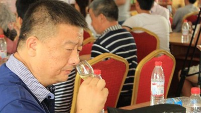 雅大釀酒設(shè)備釀酒師帶您認(rèn)識(shí)白酒香氣，提高白酒嗅商。