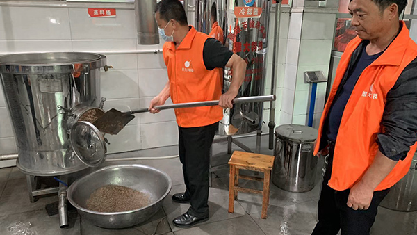 9大管家式服務(wù)是我們的底氣，雅大白酒釀造設(shè)備精釀好酒
