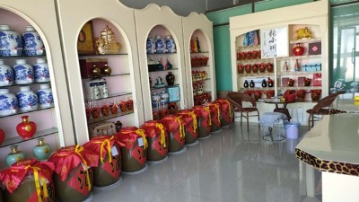 想開家純糧釀酒設(shè)備酒坊，但我一點(diǎn)也不會(huì)，有什么建議？