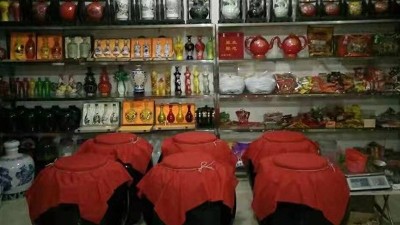沒(méi)手藝！沒(méi)本錢(qián)！一套小型燒酒設(shè)備就在農(nóng)村開(kāi)純糧酒坊賺錢(qián)