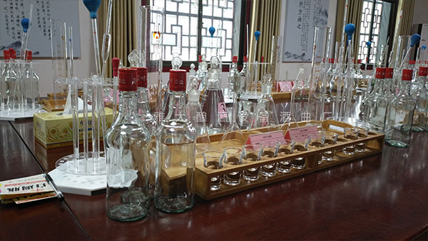 不銹鋼釀酒設(shè)備：你要害怕“勾兌”白酒到什么時候？