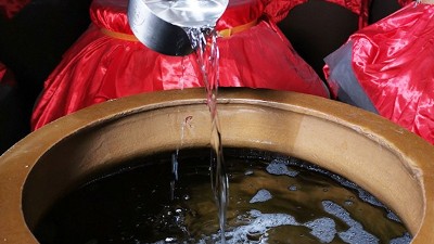 大型釀酒設(shè)備廠家告訴你，不同香型白酒貯存多長時間才好喝