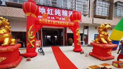 揭密小縣城用純糧釀酒設(shè)備釀酒的散裝酒坊，利潤(rùn)究竟有多大！