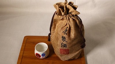 用白酒生產(chǎn)設(shè)備釀小曲固態(tài)白酒，怎樣操作出酒才多？