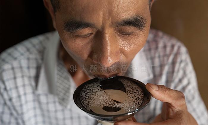 酒體協(xié)調(diào)甜味，不刺喉、不尖辣