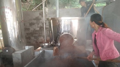 2020用小型燒酒設(shè)備回家開(kāi)酒坊——適合夫妻創(chuàng)業(yè)的好項(xiàng)目！