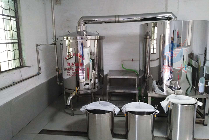 12-1712.7 70后企業(yè)家引進不銹鋼釀酒設備釀酒，助推鄉(xiāng)村振興！