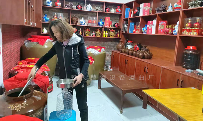 賣酒要足重，不能缺斤少兩