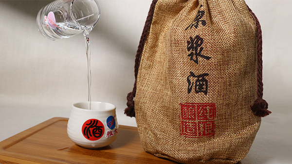 用小型釀酒設(shè)備釀造的白酒，為什么能品出花果香？