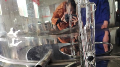 白酒蒸餾設(shè)備蒸酒時(shí)，接酒的度數(shù)如何處理？
