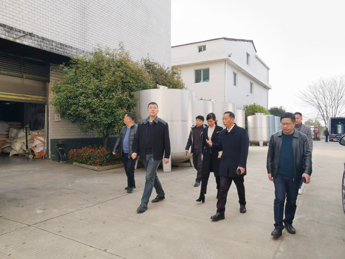 9李群輝常委副區(qū)長等領導一行人參觀廠區(qū)