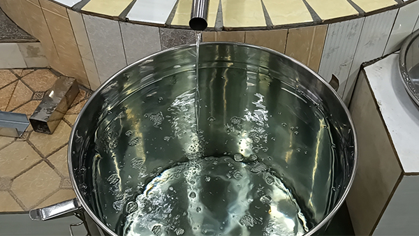 冬季用新型釀酒設(shè)備釀出來的酒為什么更易渾濁？