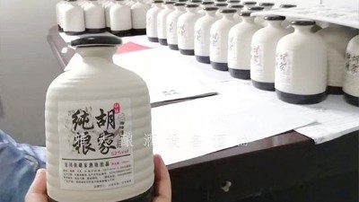哪里有能釀出農(nóng)村土酒的小型酒廠釀酒設(shè)備？