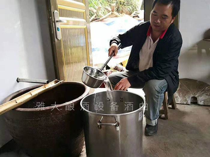 從廚師到釀酒師，用蒸餾釀酒設(shè)備釀出美酒，釀出紅火日子