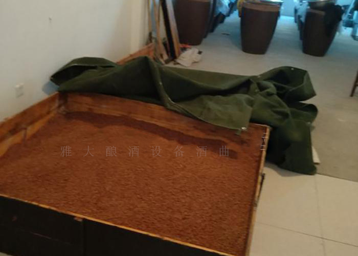 12.26冬季做固態(tài)酒，糖化時在上面蓋保溫棉保溫
