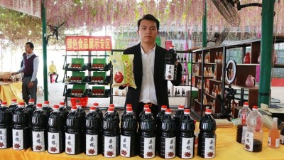 桑葚熟了，用果酒釀酒設(shè)備將它釀成酒營養(yǎng)又健康