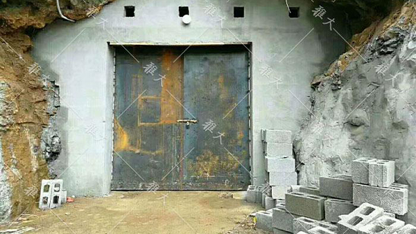 引進(jìn)大型釀酒設(shè)備，酒旅融合，依托溶洞優(yōu)勢(shì)資源打造特色洞藏酒